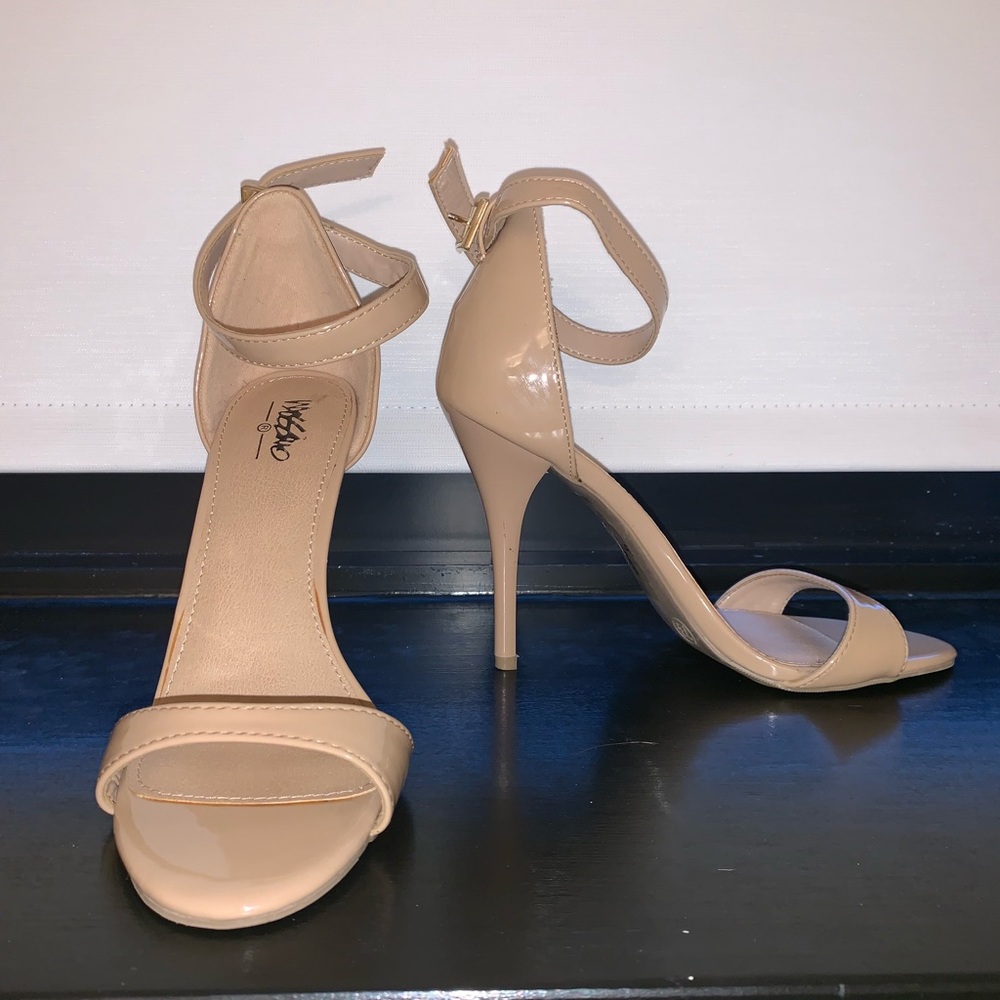 Tan open toed heels